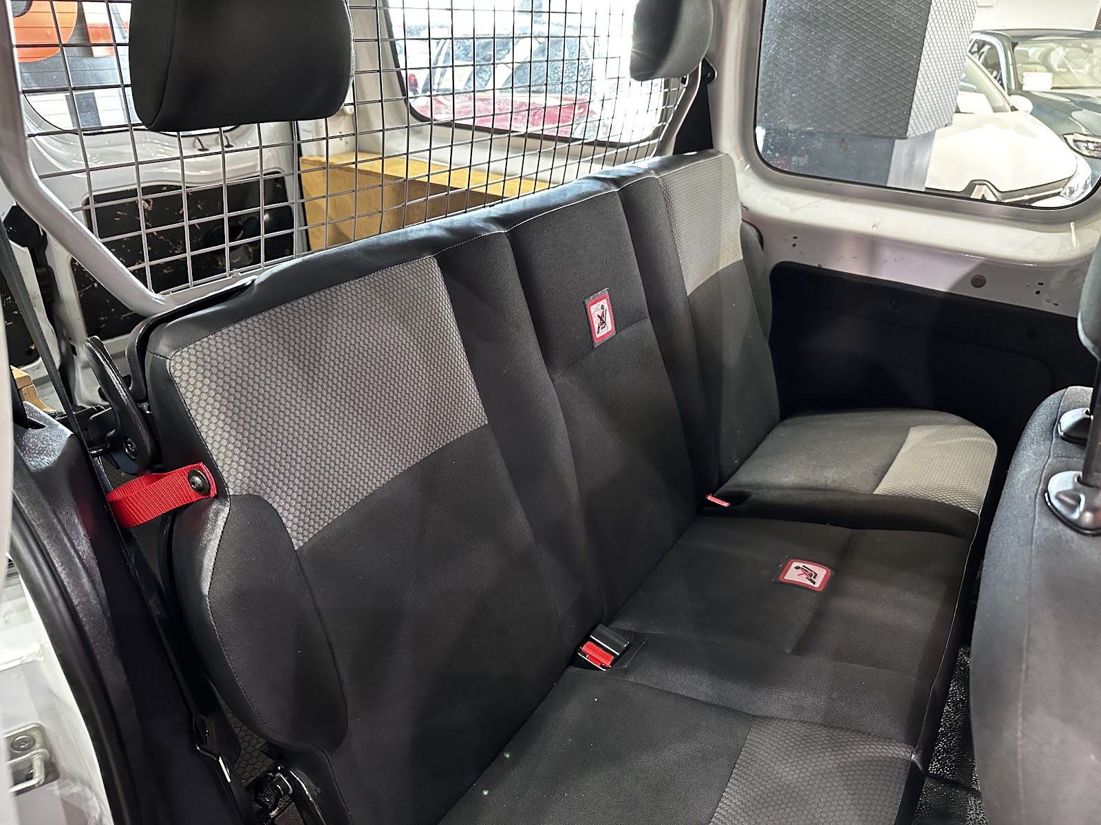 Foto 6 de RENAULT KANGOO 2021 en venta en CSV Motor VALDEFUENTES