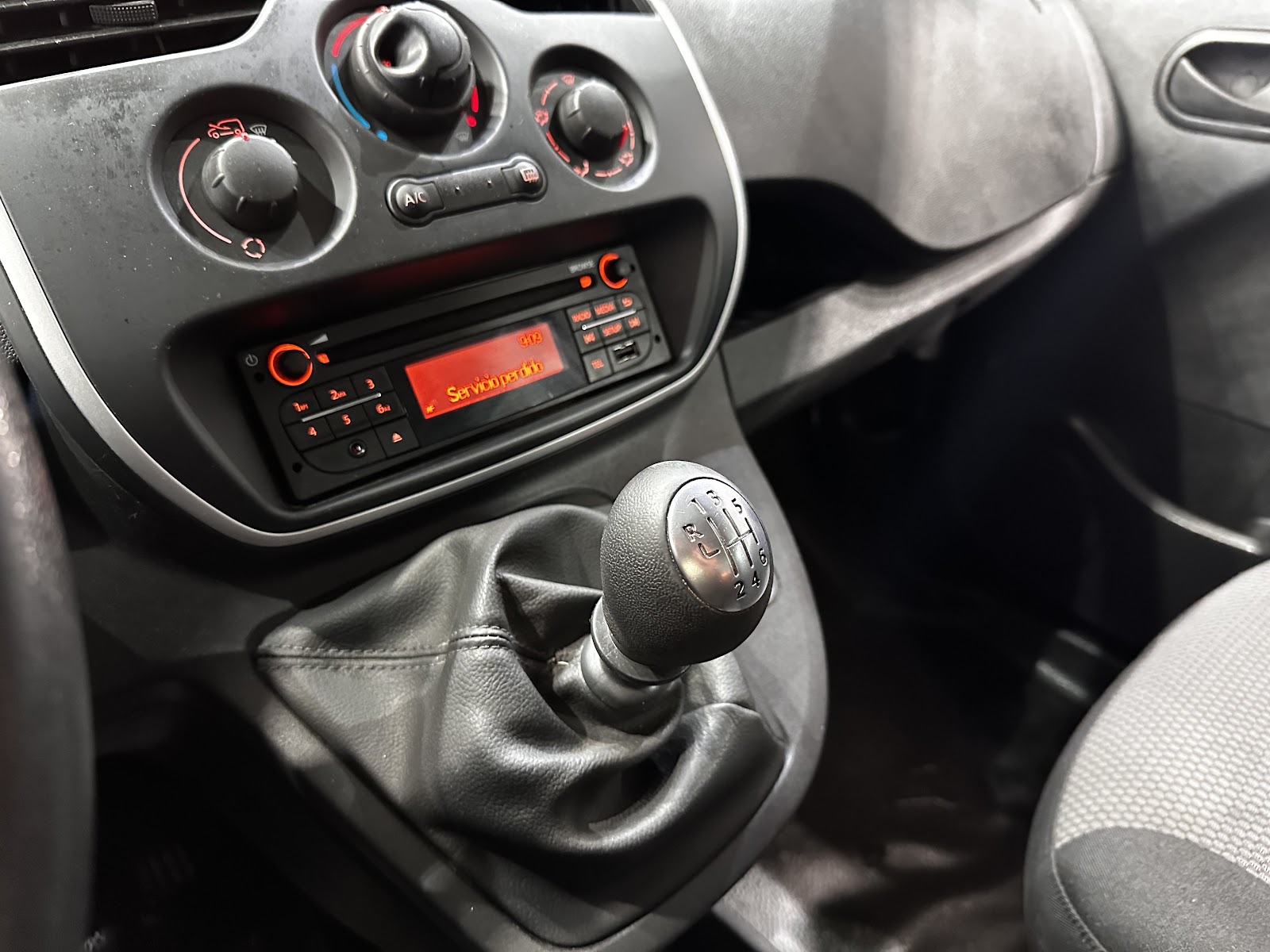 Foto 8 de RENAULT KANGOO 2021 en venta en CSV Motor VALDEFUENTES