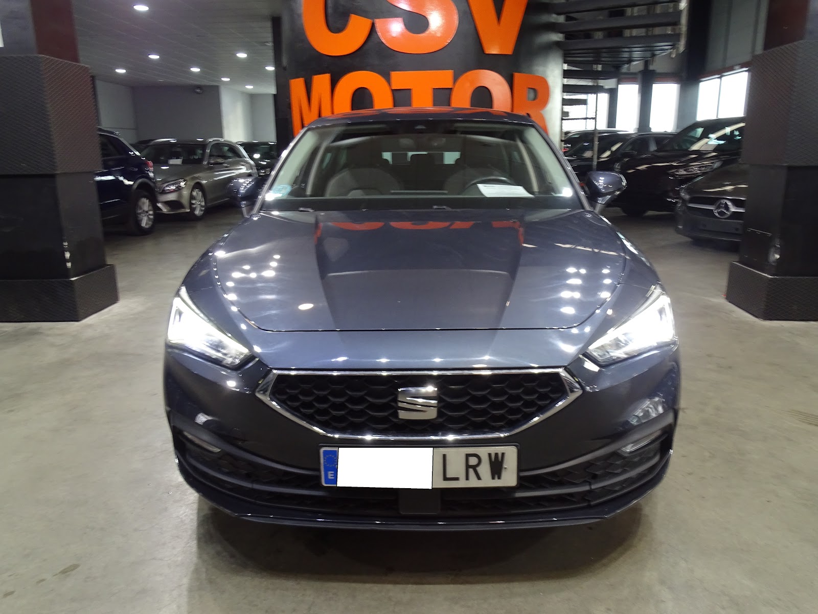 Foto 2 de SEAT LEON 2023 en venta en CSV Motor VALDEFUENTES