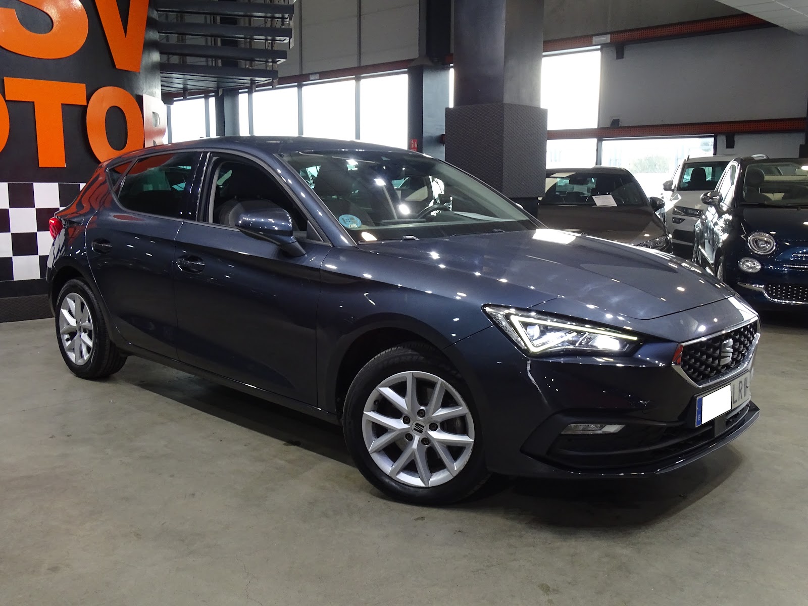 Foto 3 de SEAT LEON 2023 en venta en CSV Motor VALDEFUENTES