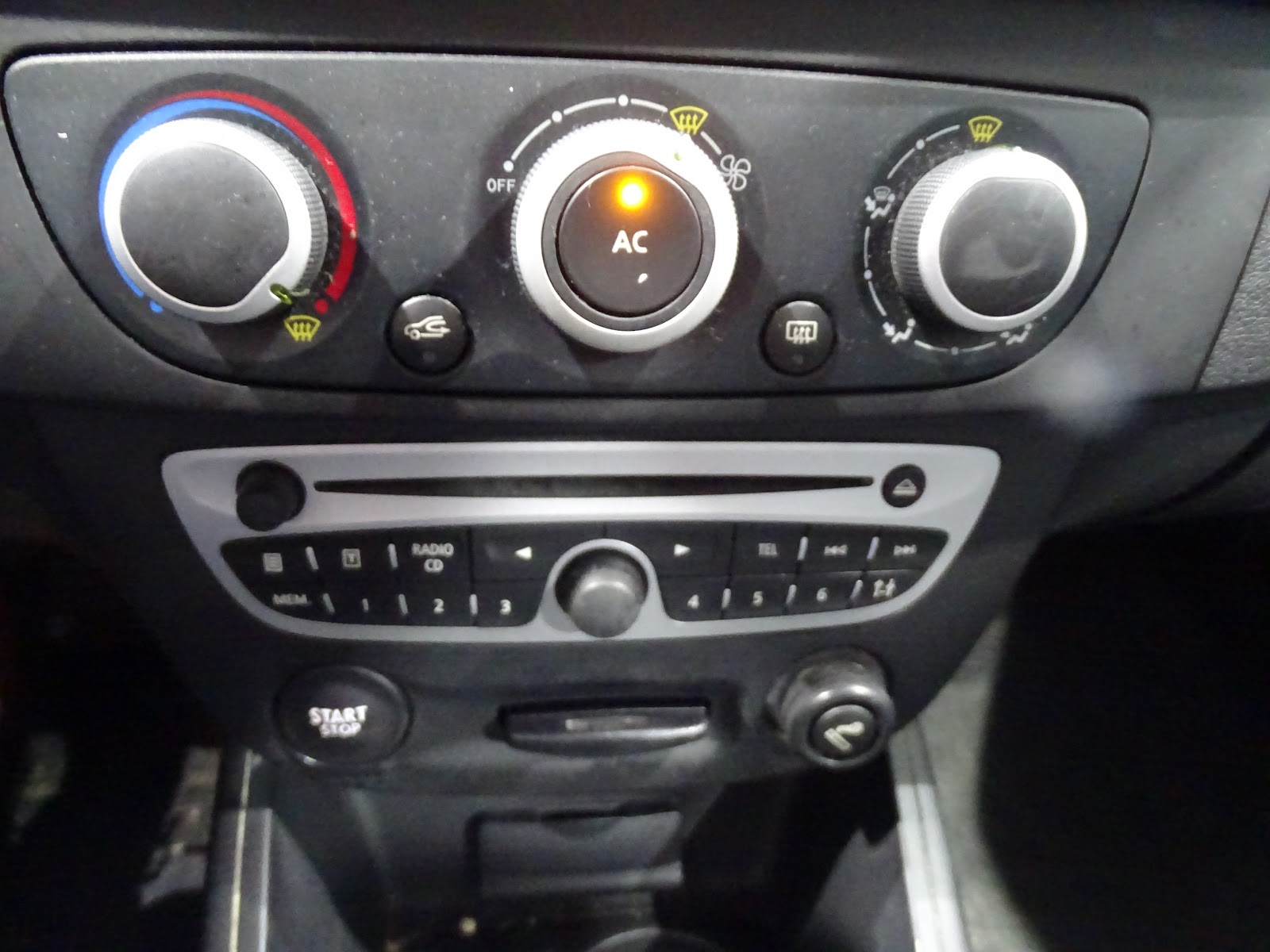 Foto 18 de RENAULT MEGANE 2023 en venta en CSV Motor VALDEFUENTES