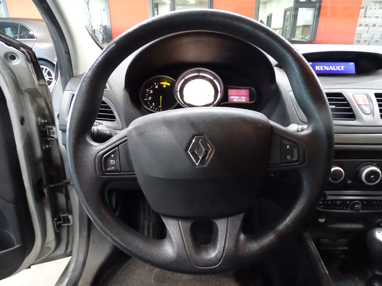 Foto 8 de RENAULT MEGANE 2023 en venta en CSV Motor VALDEFUENTES