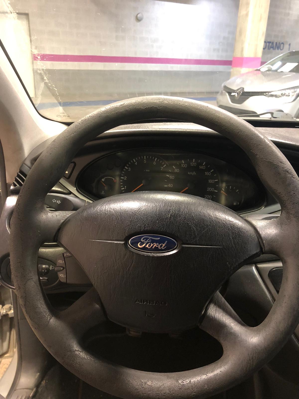 Foto 2 de FORD FOCUS 2003 en venta en CSV Motor