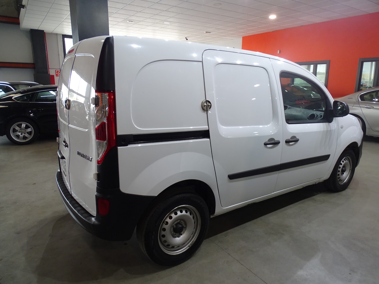 Foto 3 de RENAULT KANGOO 2018 en venta en CSV Motor VALDEFUENTES