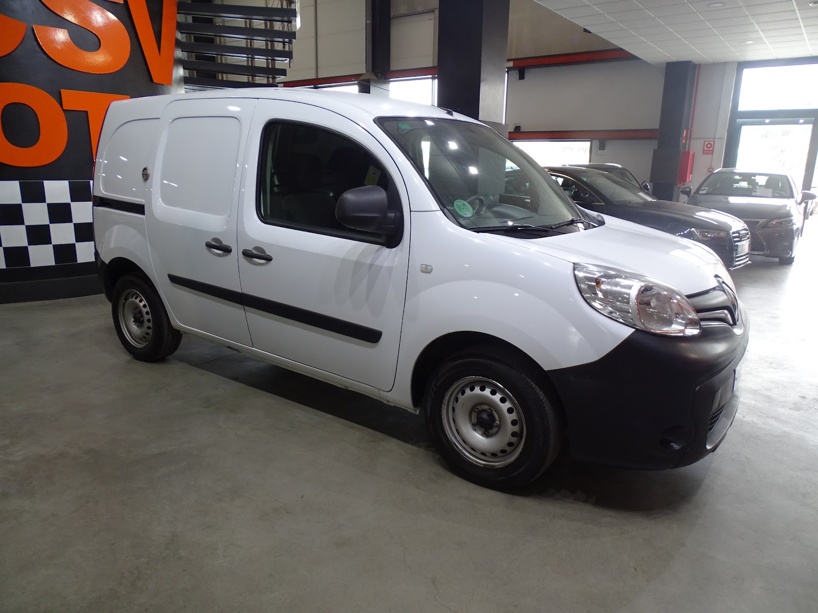 Foto 4 de RENAULT KANGOO 2018 en venta en CSV Motor VALDEFUENTES
