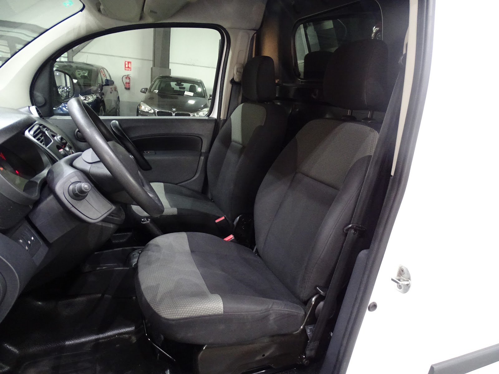 Foto 5 de RENAULT KANGOO 2018 en venta en CSV Motor VALDEFUENTES