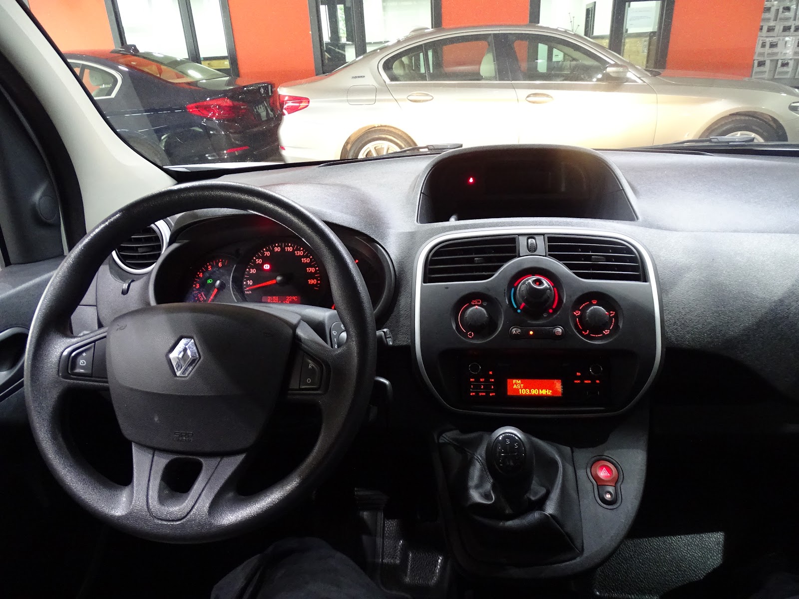 Foto 7 de RENAULT KANGOO 2018 en venta en CSV Motor VALDEFUENTES