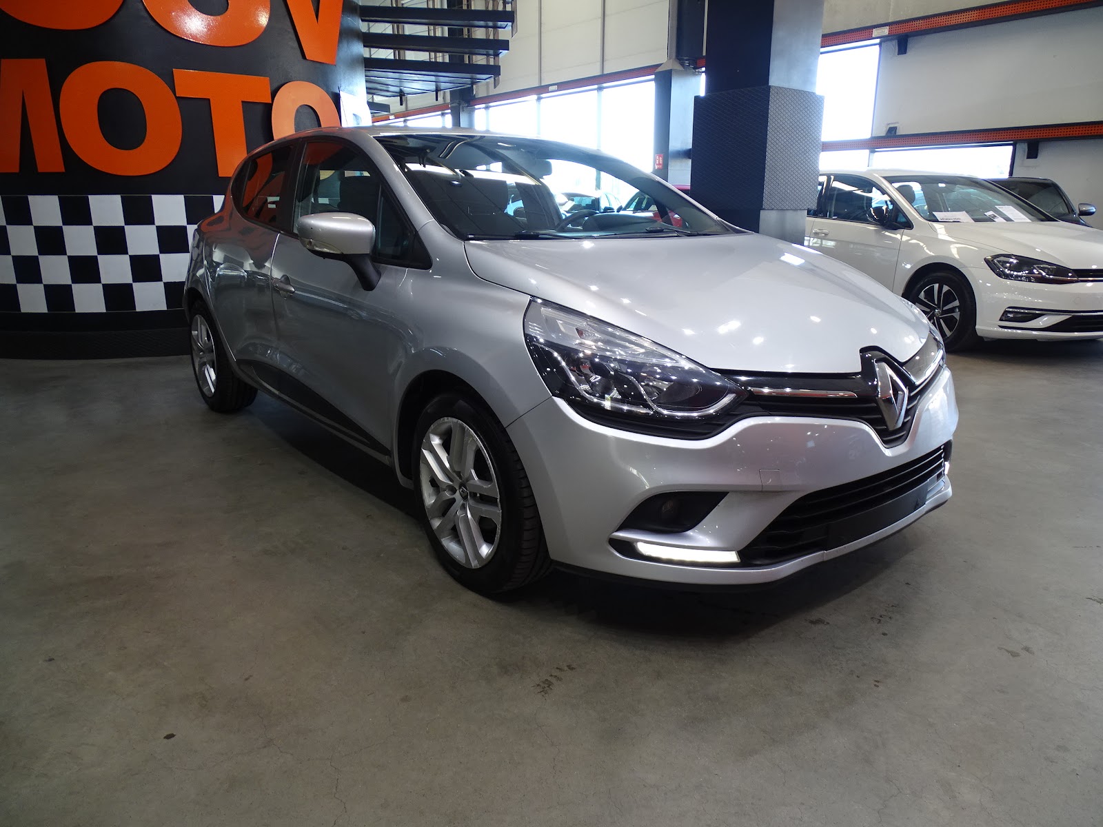 Foto 3 de RENAULT CLIO 2017 en venta en CSV Motor VALDEFUENTES