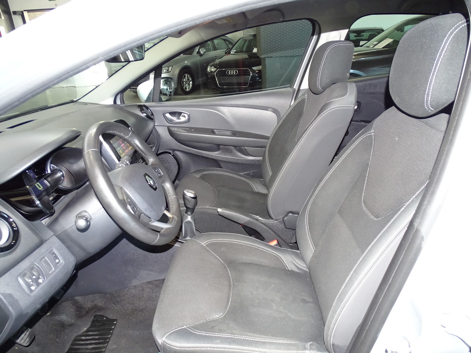 Foto 6 de RENAULT CLIO 2017 en venta en CSV Motor VALDEFUENTES