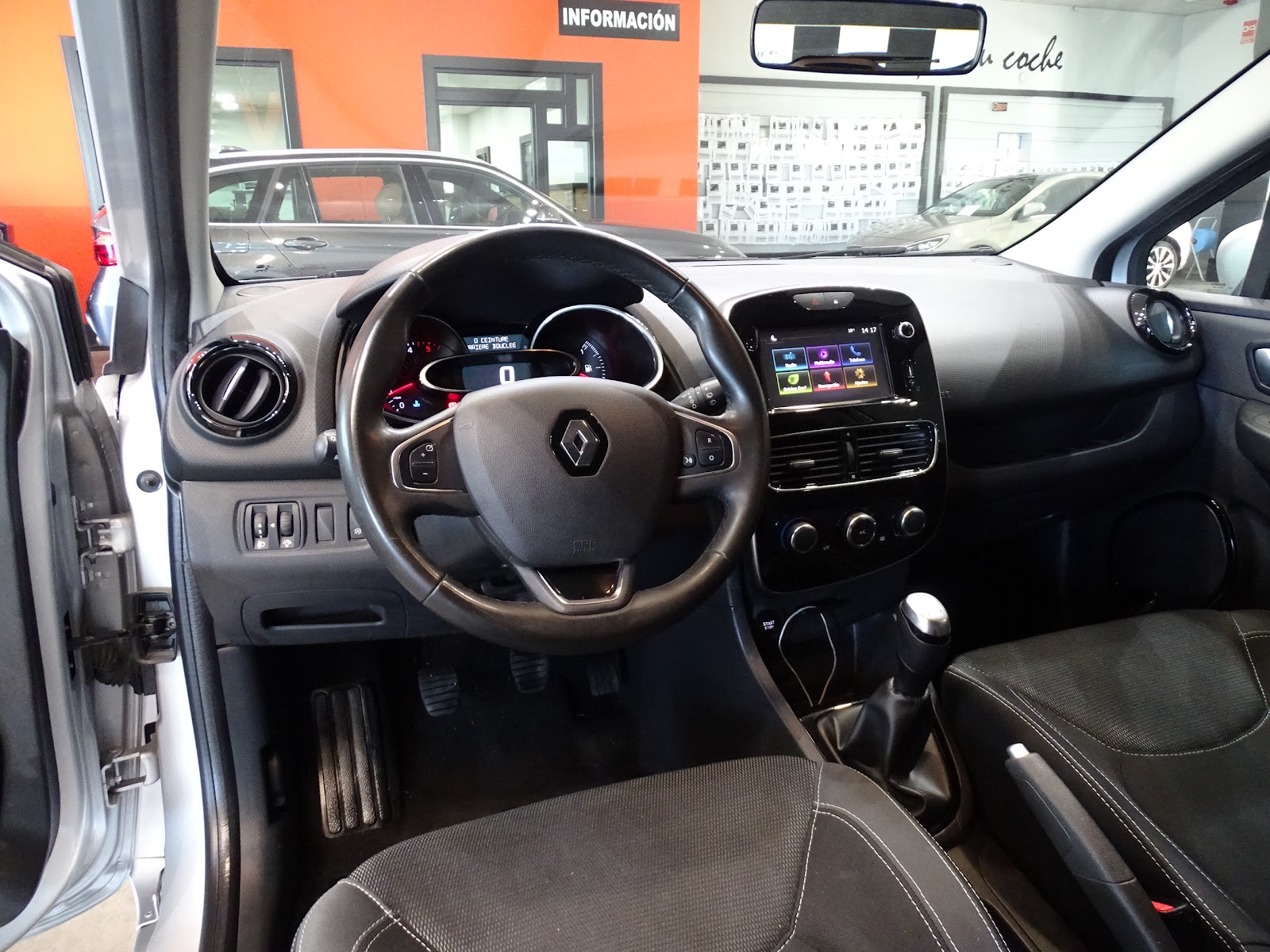 Foto 8 de RENAULT CLIO 2017 en venta en CSV Motor VALDEFUENTES