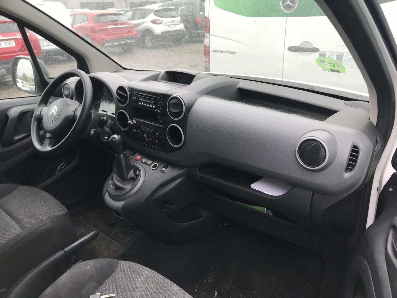 Foto 2 de CITROËN BERLINGO 2017 en venta en CSV Motor VALDEFUENTES