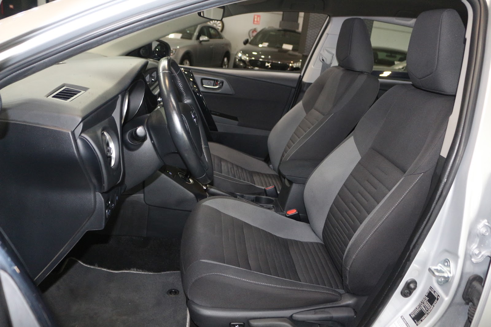 Foto 5 de TOYOTA AURIS 2018 en venta en CSV Motor VALDEFUENTES