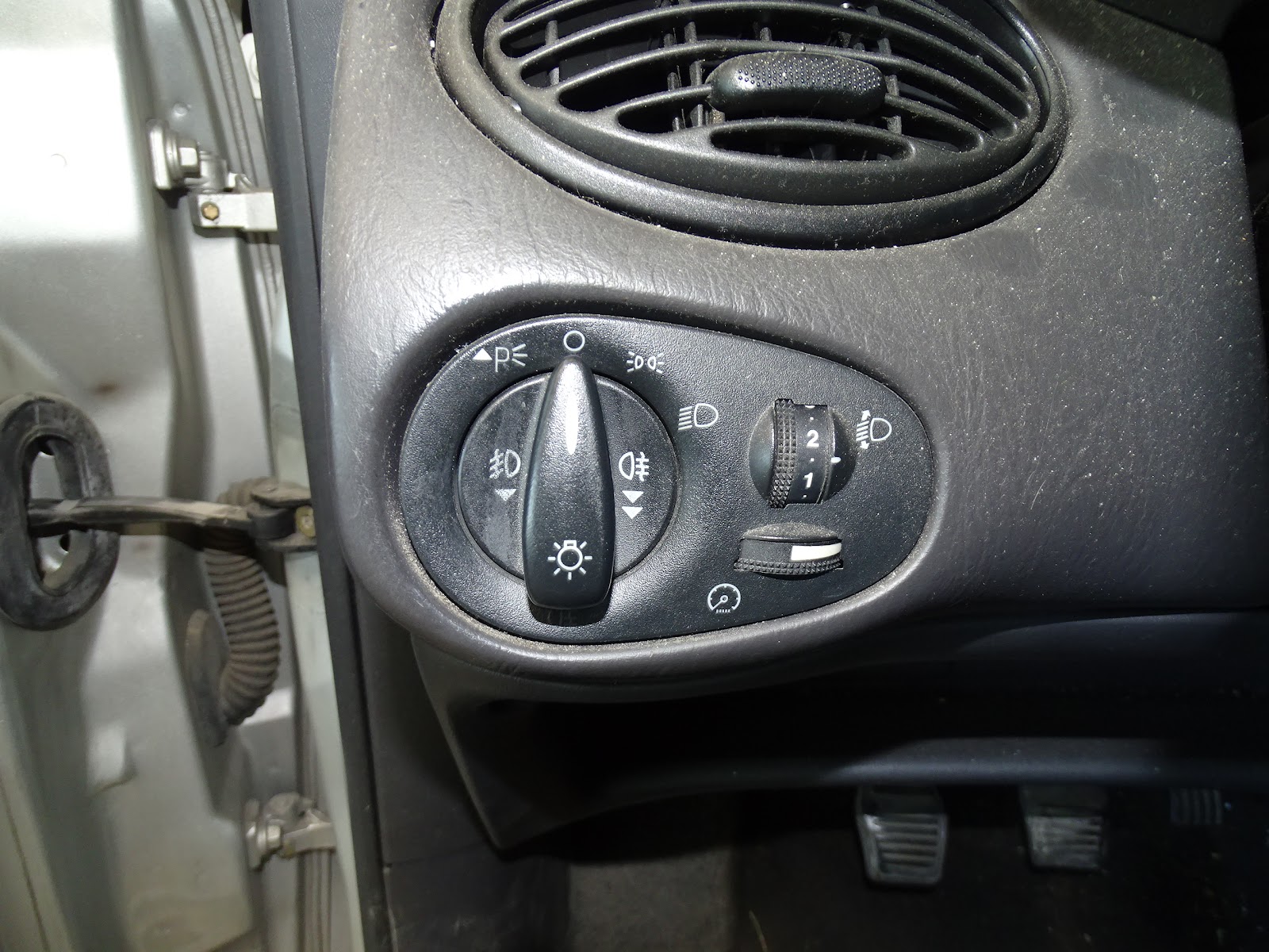 Foto 14 de FORD FOCUS 2003 en venta en CSV Motor VALDEFUENTES