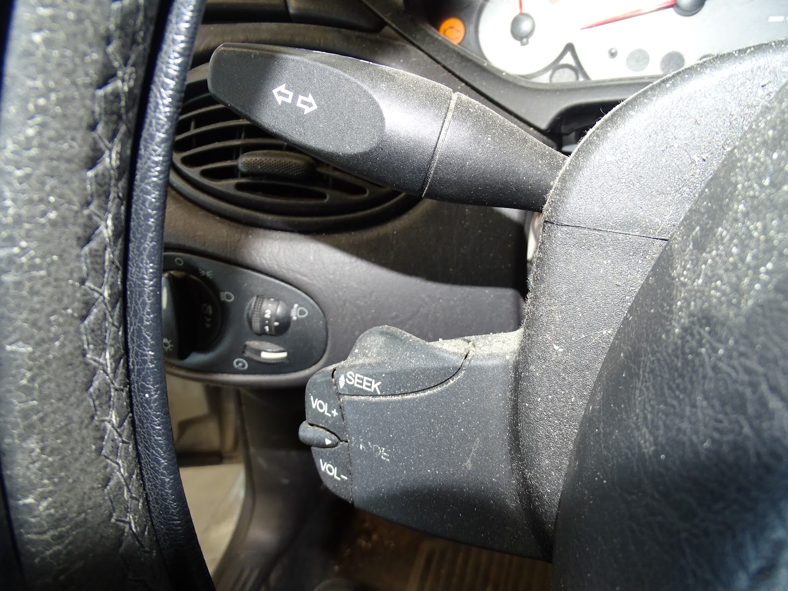 Foto 9 de FORD FOCUS 2003 en venta en CSV Motor VALDEFUENTES