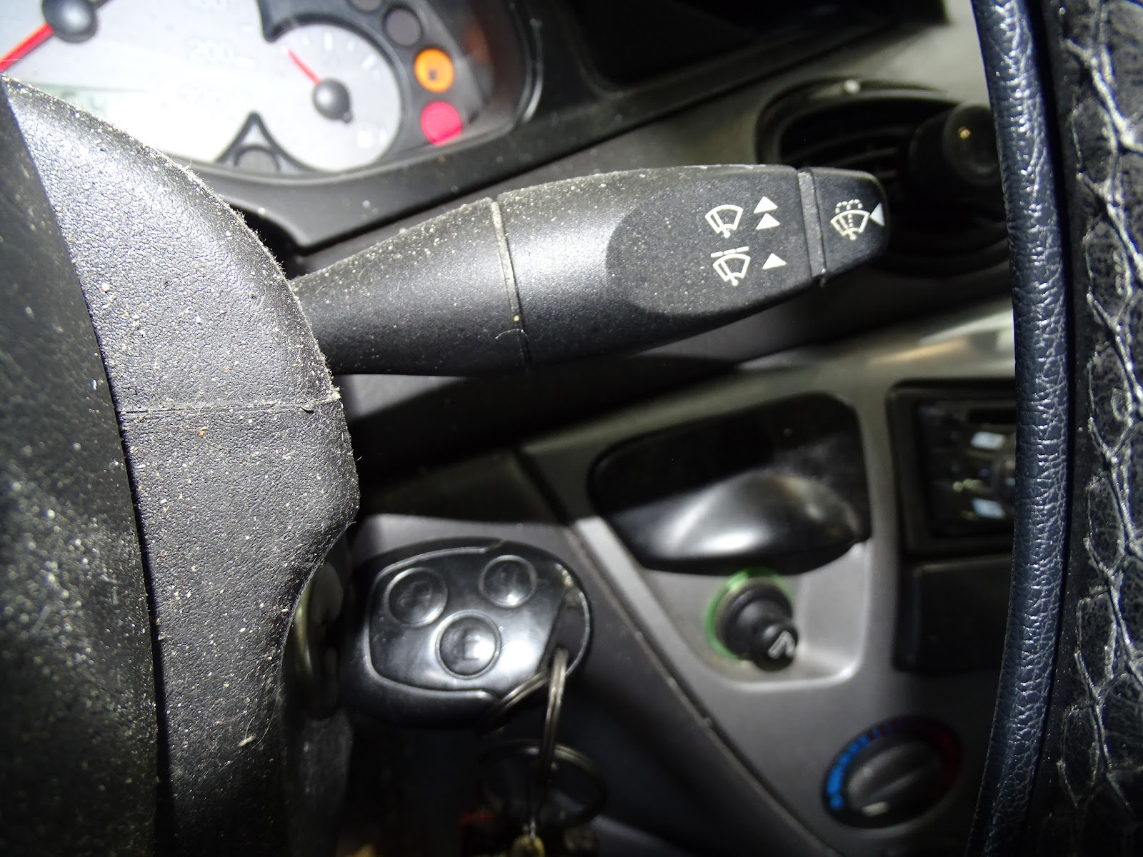 Foto 10 de FORD FOCUS 2003 en venta en CSV Motor VALDEFUENTES