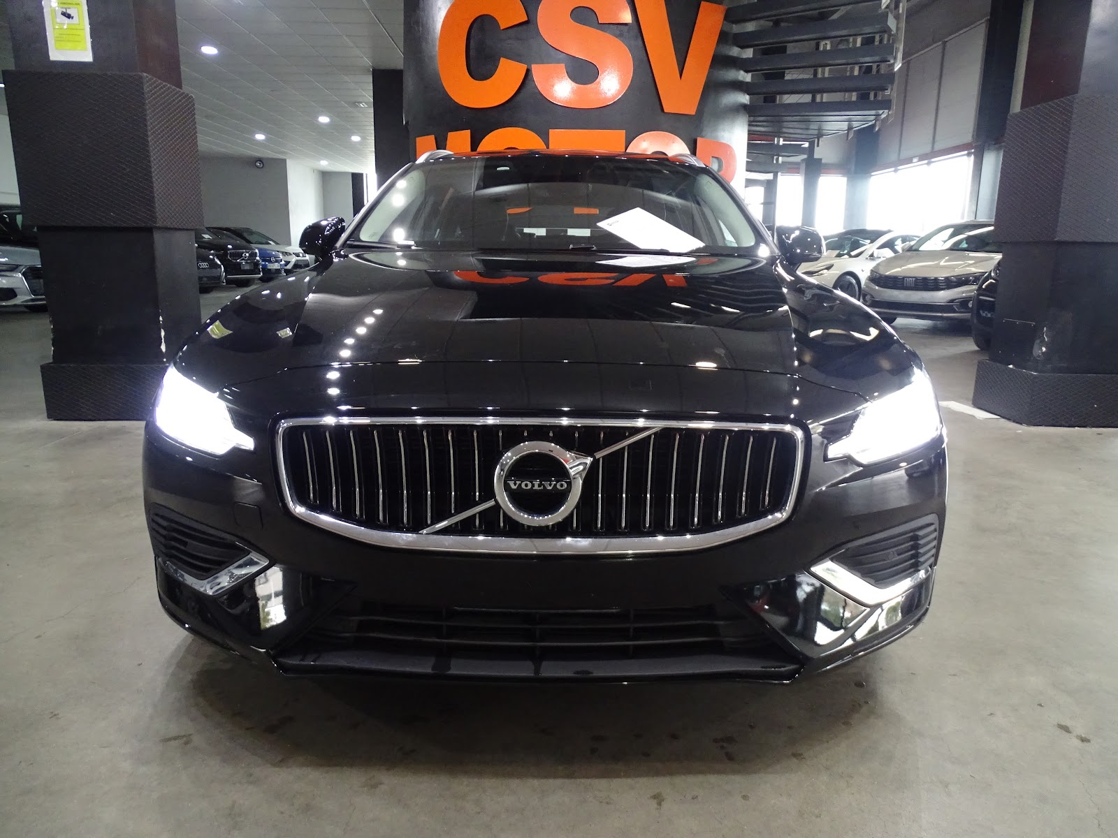 Foto 2 de VOLVO V60 2023 en venta en CSV Motor