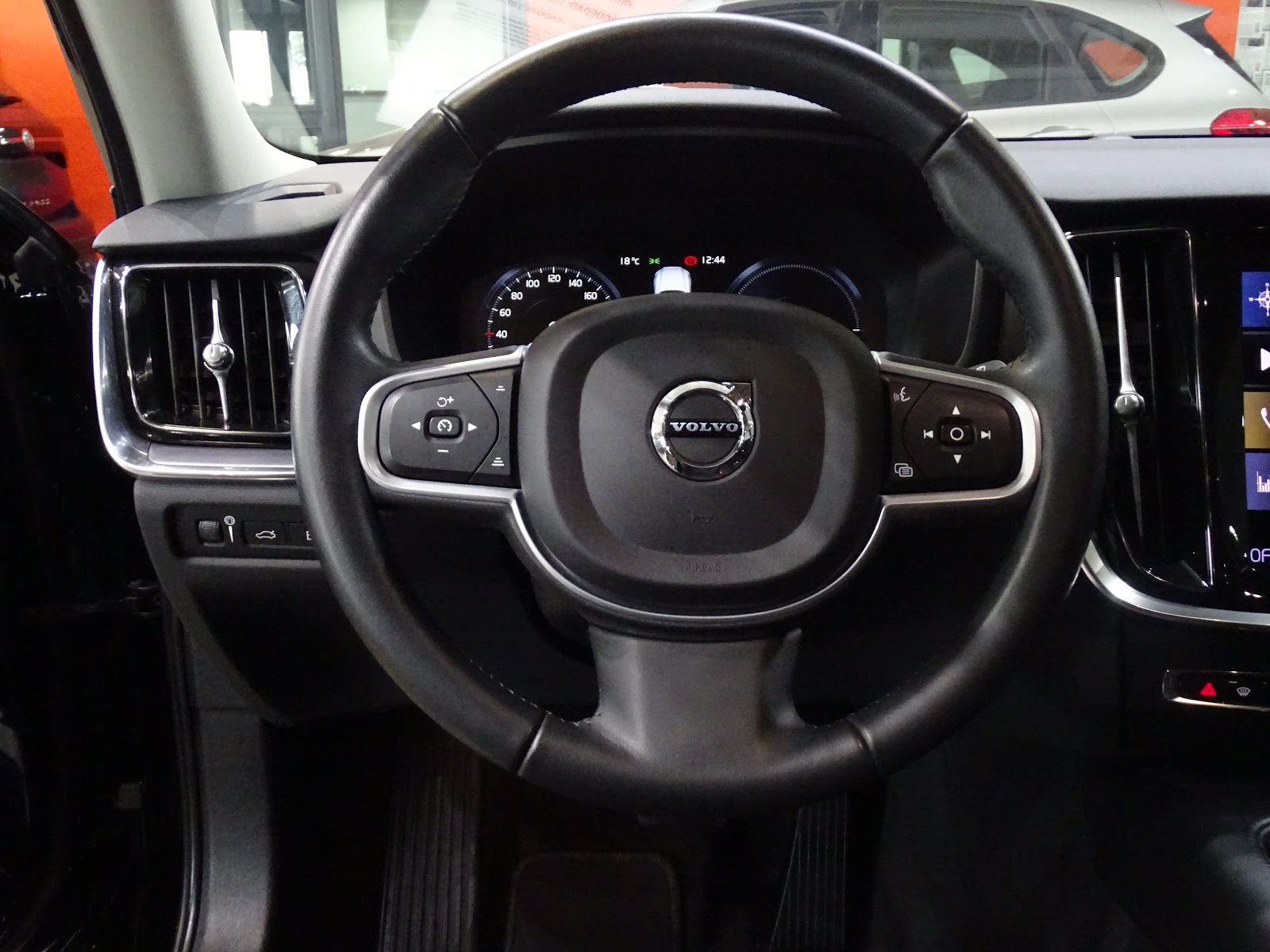 Foto 12 de VOLVO V60 2023 en venta en CSV Motor