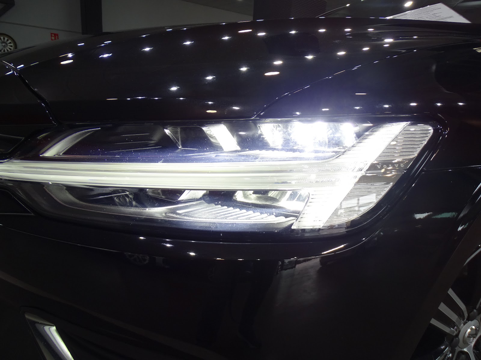 Foto 19 de VOLVO V60 2023 en venta en CSV Motor