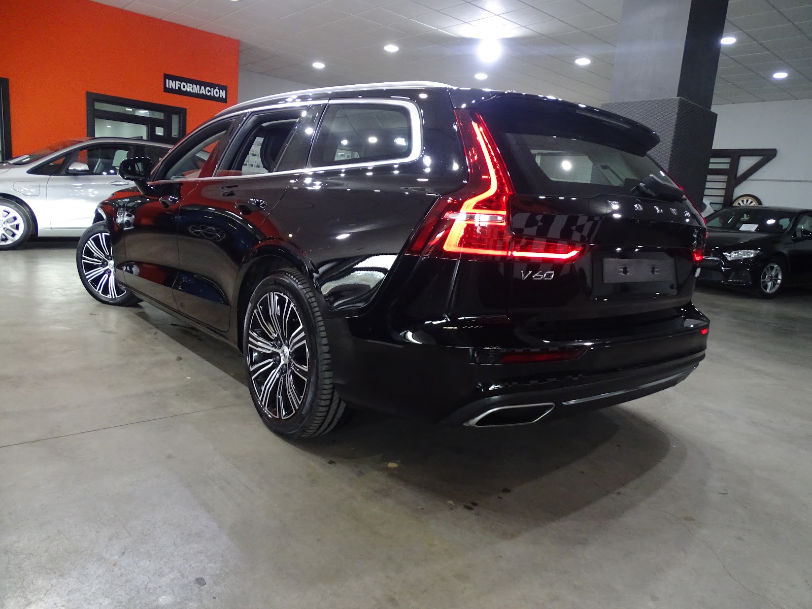Foto 4 de VOLVO V60 2023 en venta en CSV Motor