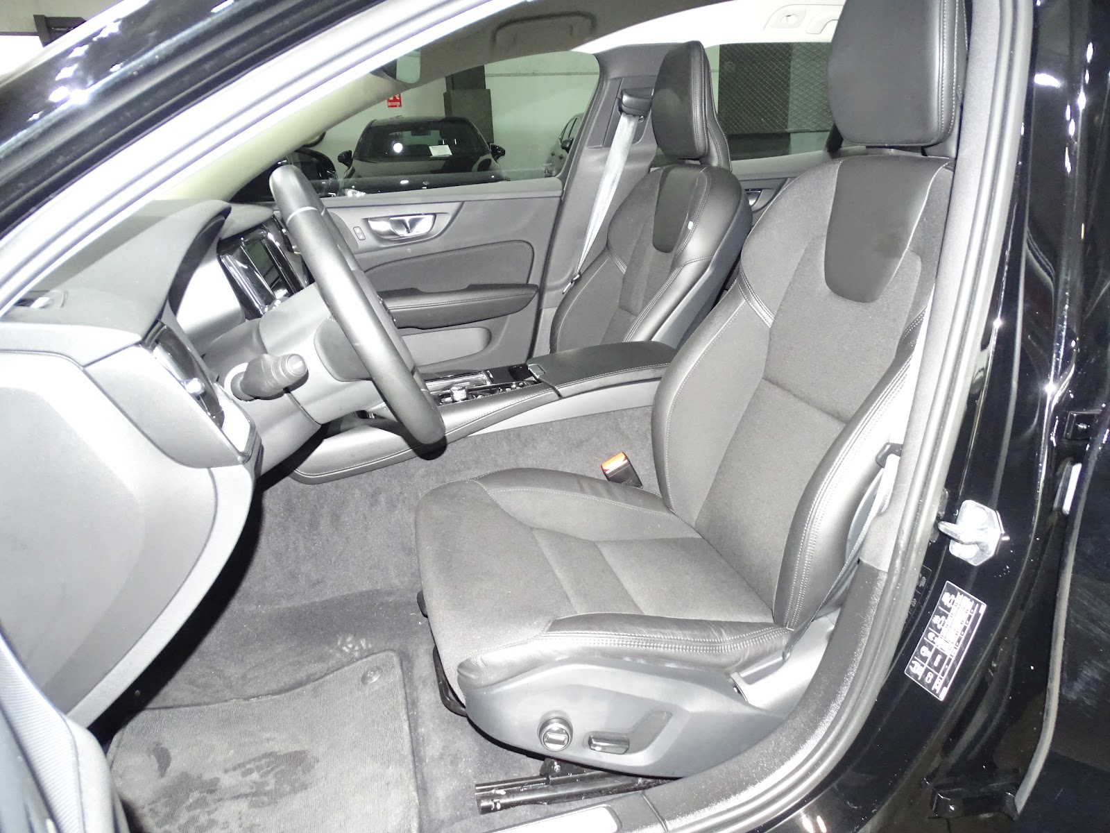 Foto 9 de VOLVO V60 2023 en venta en CSV Motor