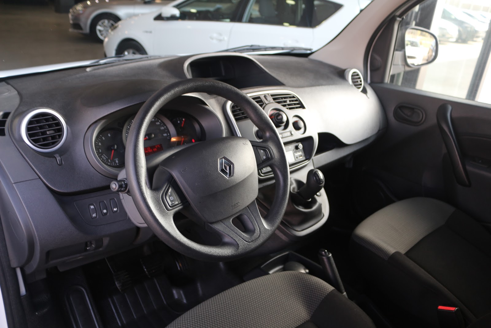 Foto 6 de RENAULT KANGOO 2017 en venta en CSV Motor VALDEFUENTES