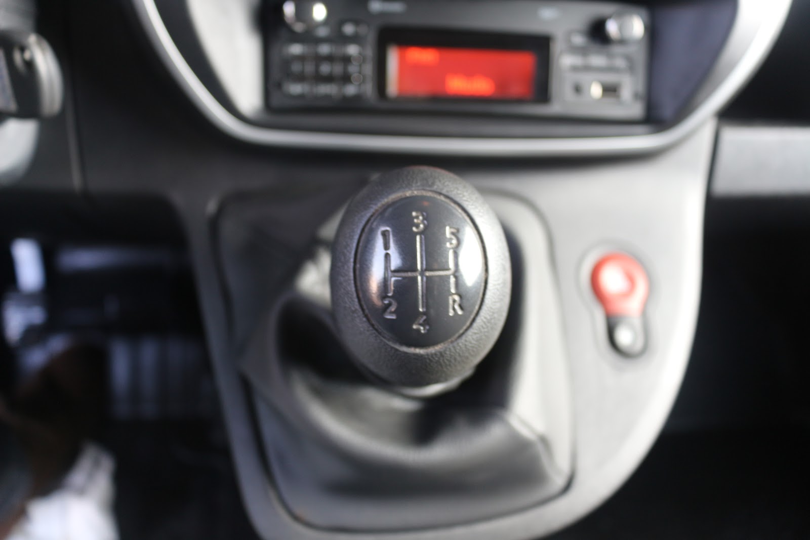 Foto 7 de RENAULT KANGOO 2017 en venta en CSV Motor VALDEFUENTES