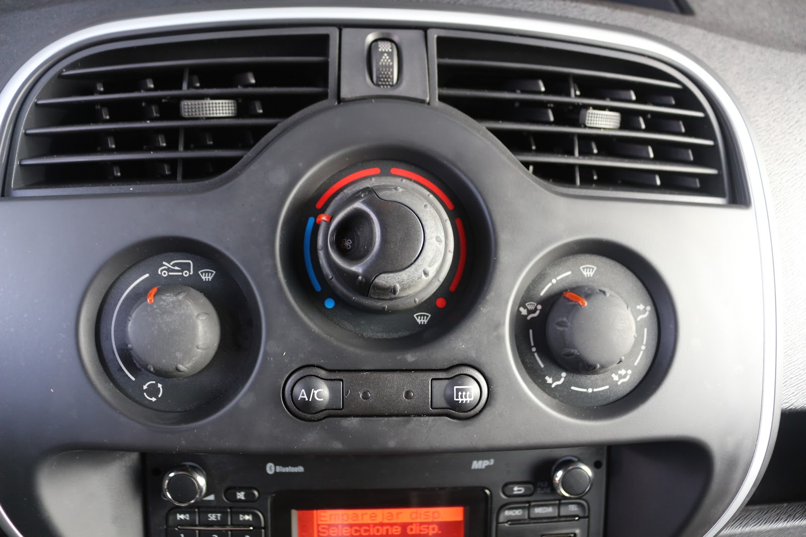 Foto 10 de RENAULT KANGOO 2017 en venta en CSV Motor VALDEFUENTES