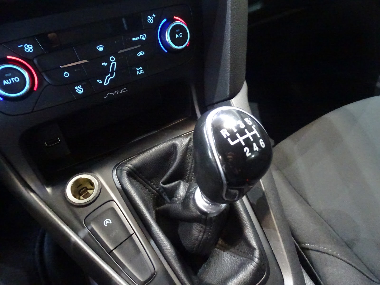 Foto 16 de FORD FOCUS 2017 en venta en CSV Motor VALDEFUENTES