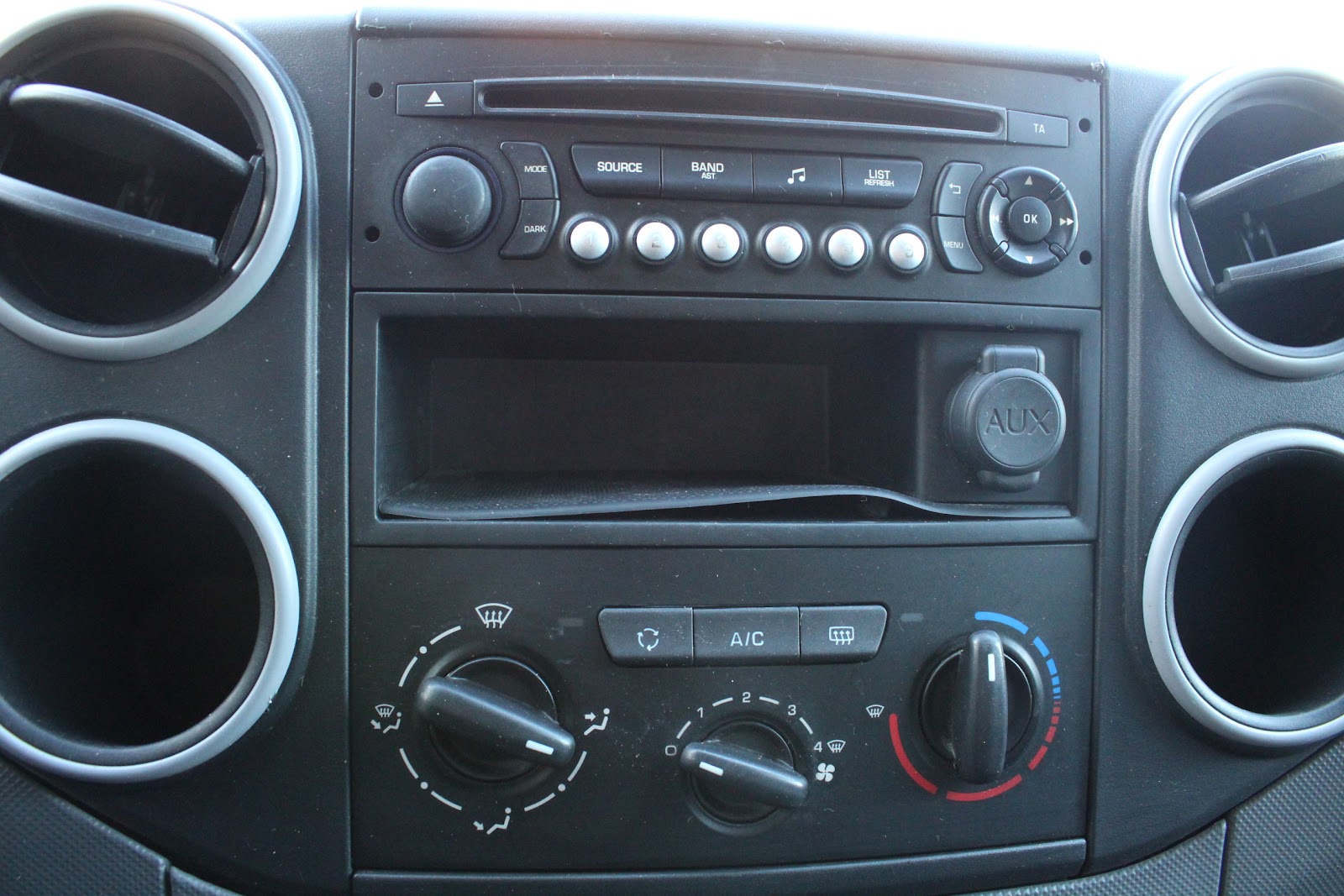 Foto 17 de PEUGEOT PARTNER 2016 en venta en CSV Motor VALDEFUENTES