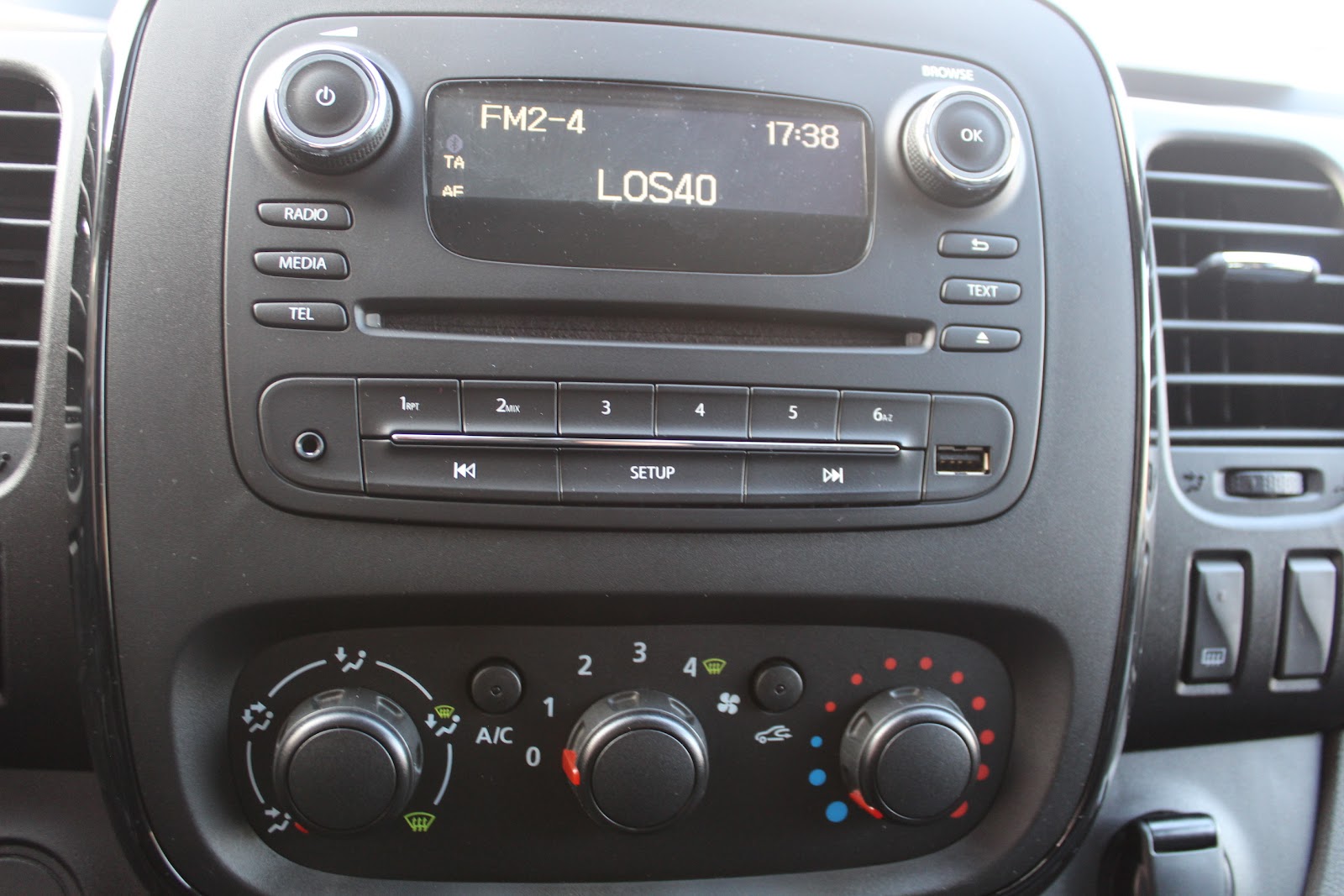 Foto 15 de OPEL VIVARO 2018 en venta en CSV Motor VALDEFUENTES