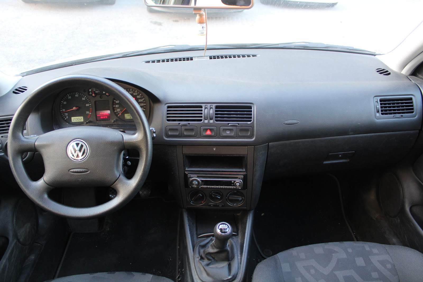 Foto 9 de VOLKSWAGEN BORA 1999 en venta en CSV Motor VALDEFUENTES