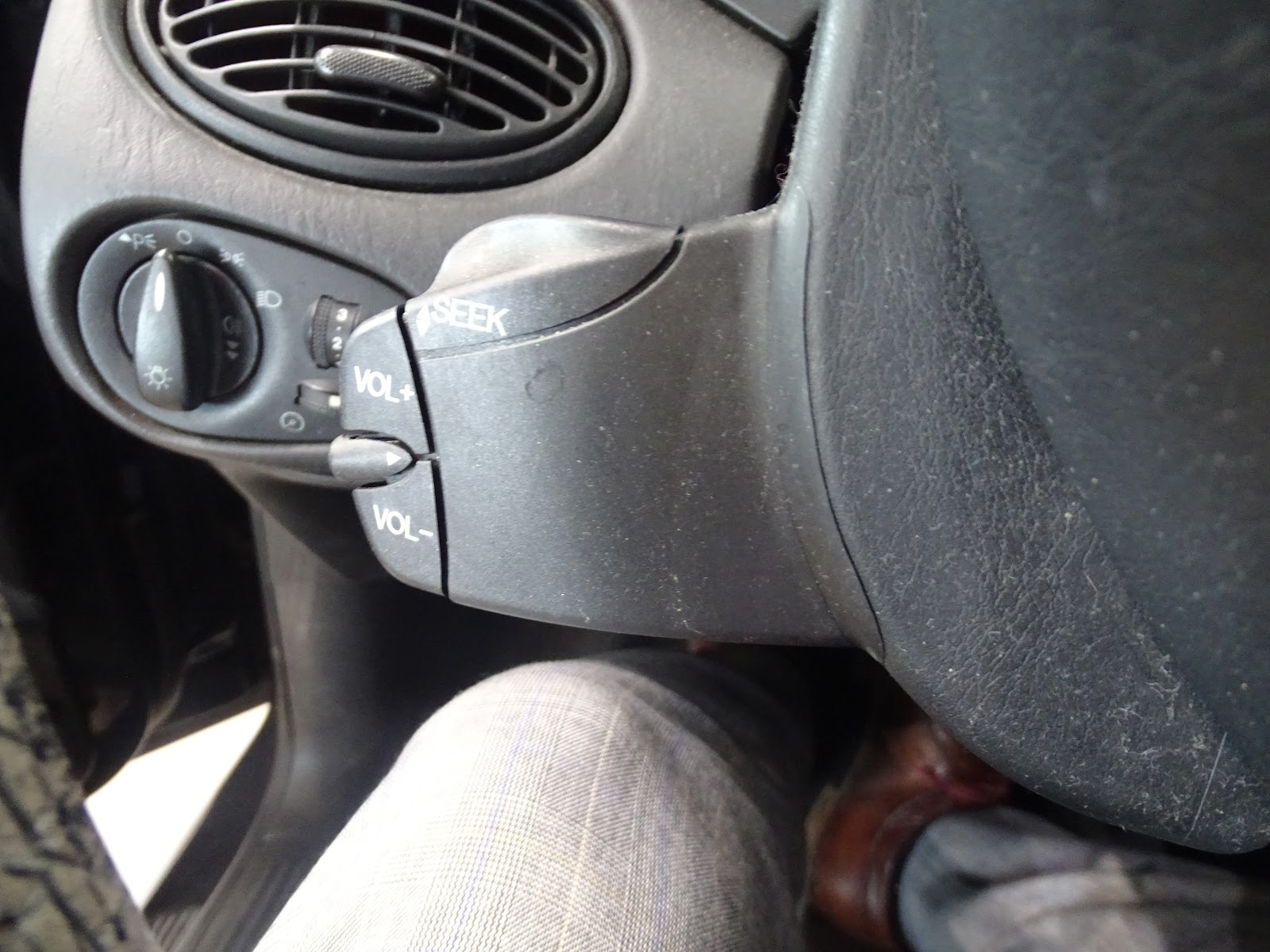 Foto 12 de FORD FOCUS 1999 en venta en CSV Motor