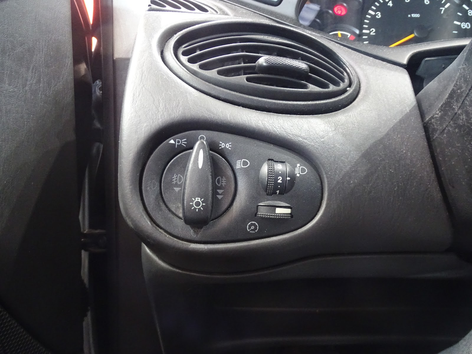 Foto 13 de FORD FOCUS 1999 en venta en CSV Motor