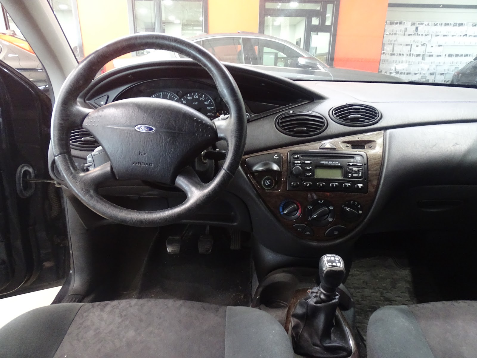 Foto 10 de FORD FOCUS 1999 en venta en CSV Motor