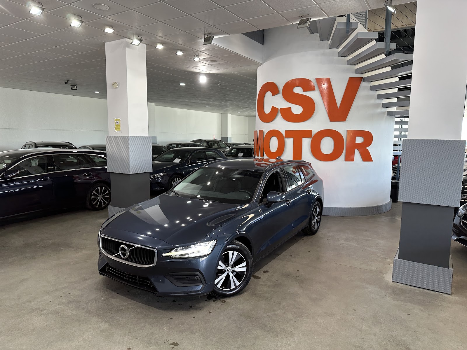 Foto 4 de Volvo V60 2019 en venta en CSV Motor VALDEFUENTES · color Azul