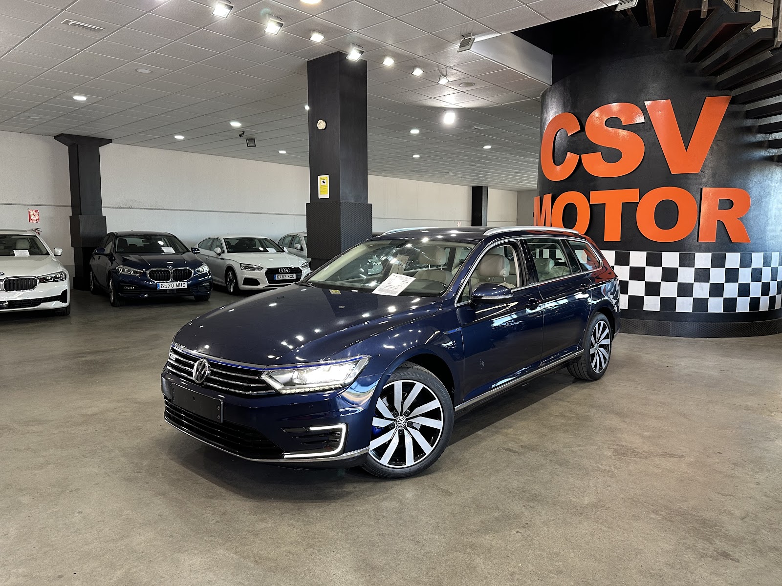 Foto 2 de VOLKSWAGEN PASSAT 2017 en venta en CSV Motor VALDEFUENTES