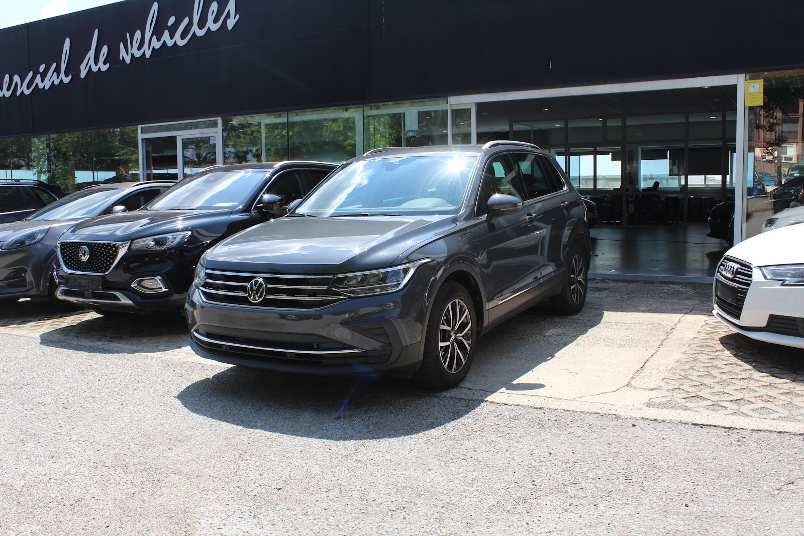Foto 9 de Volkswagen Tiguan 2021 en venta en CSV Motor BARCELONA · color Gris Metalizado