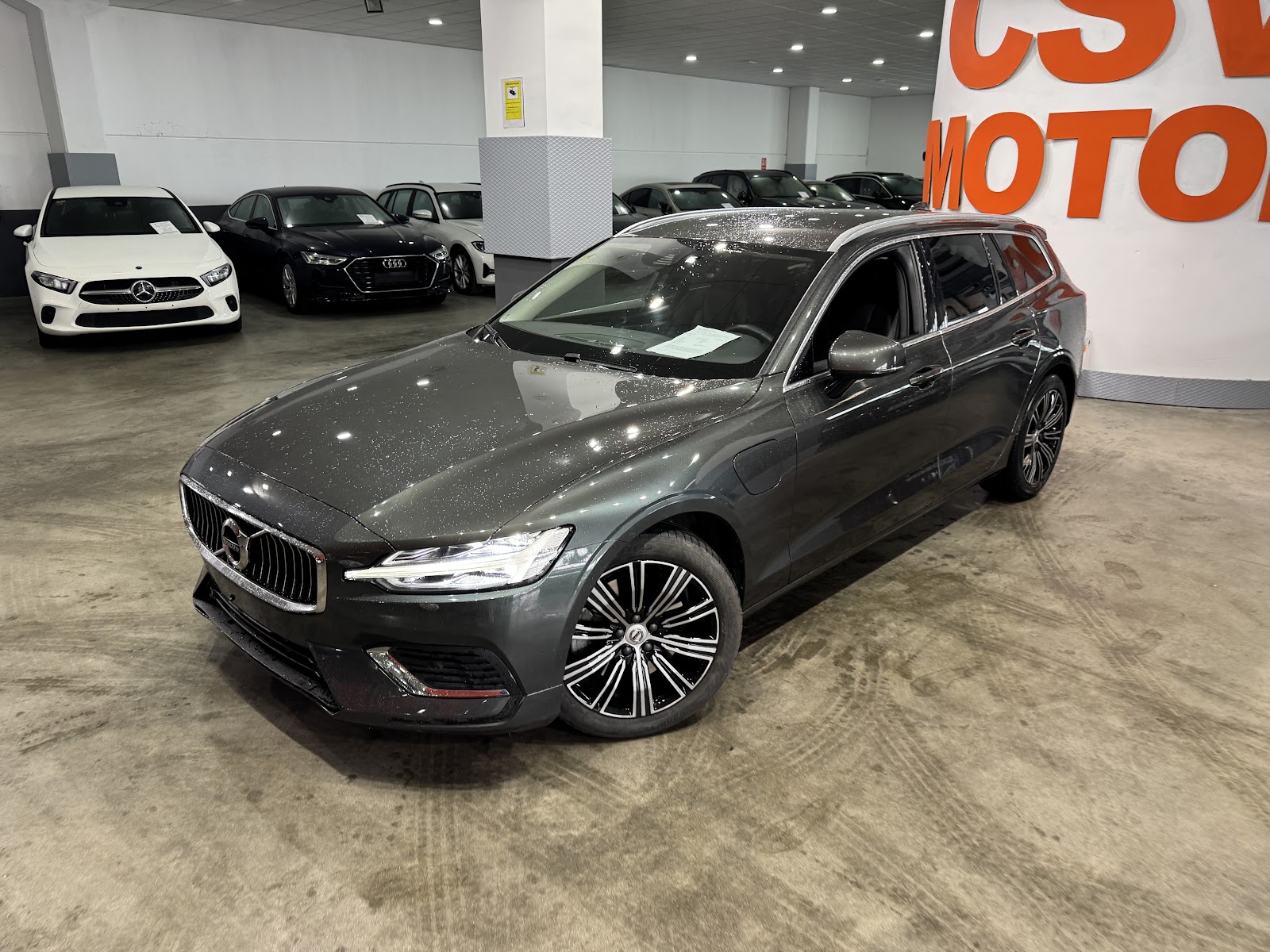 Foto 3 de Volvo V60 2020 en venta en CSV Motor VALDEFUENTES · color Gris