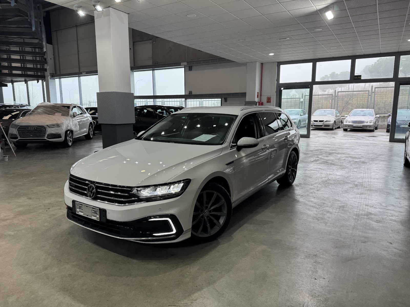 Foto 2 de VOLKSWAGEN PASSAT 2021 en venta en CSV Motor VALDEFUENTES