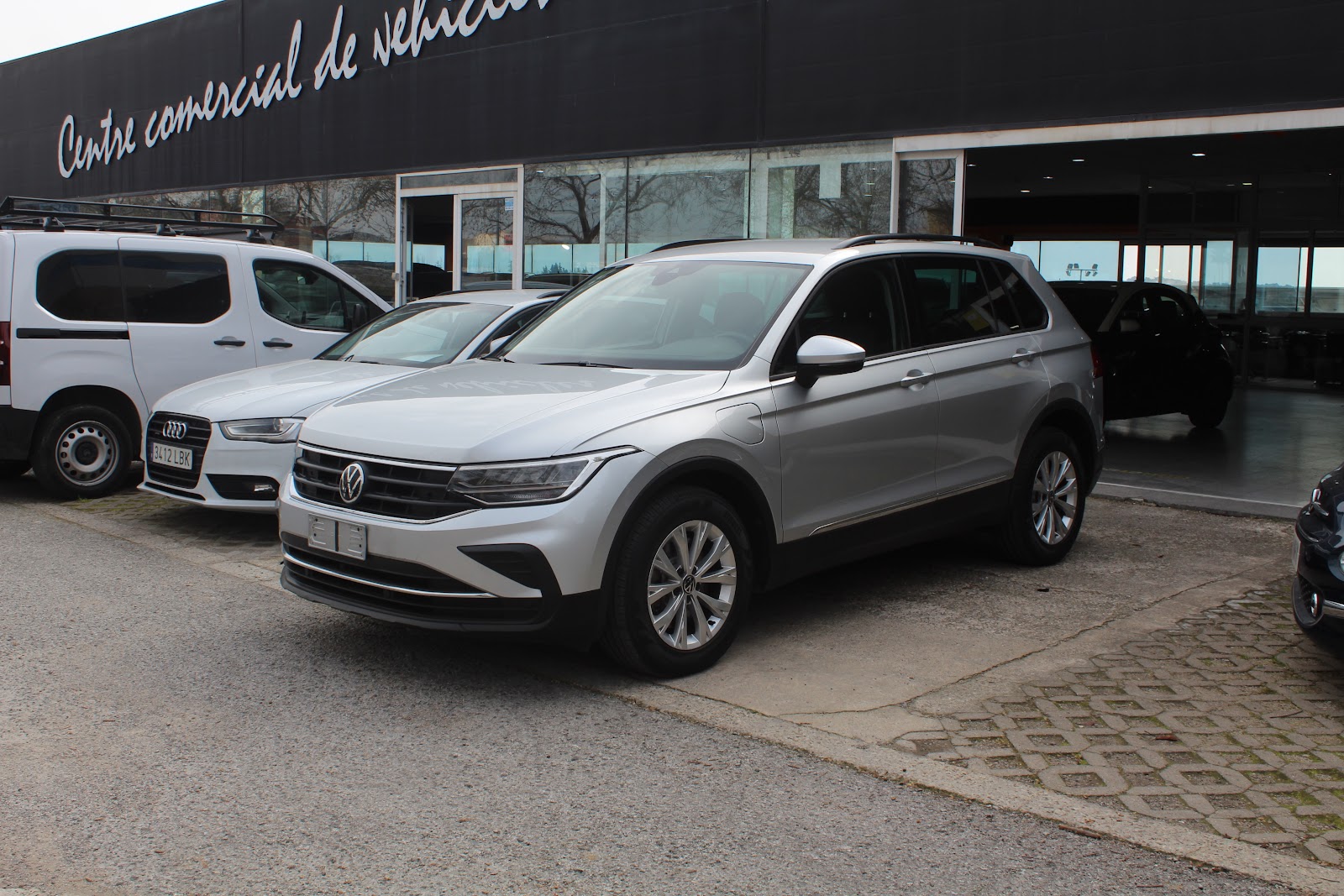 Foto 8 de Volkswagen Tiguan 2021 en venta en CSV Motor BARCELONA · color Plata Metalizado