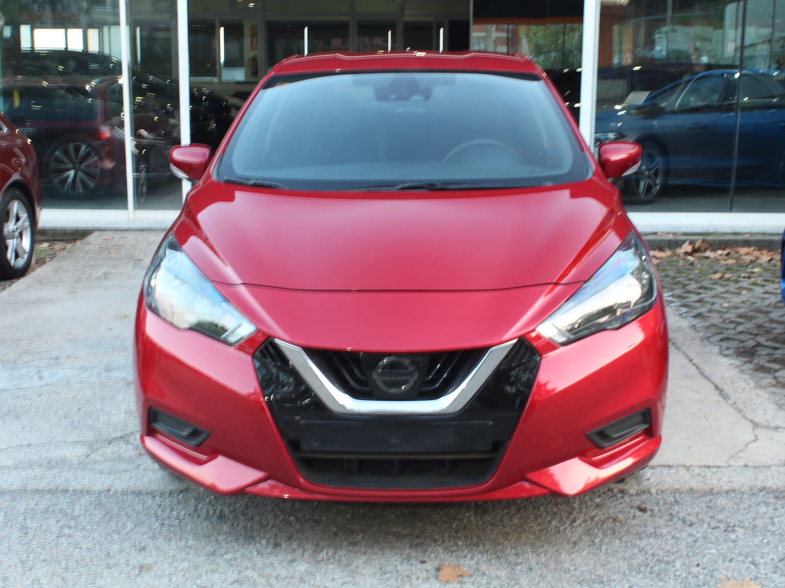 Foto 2 de Nissan Micra 2022 en venta en CSV Motor VALDEFUENTES · color Rojo