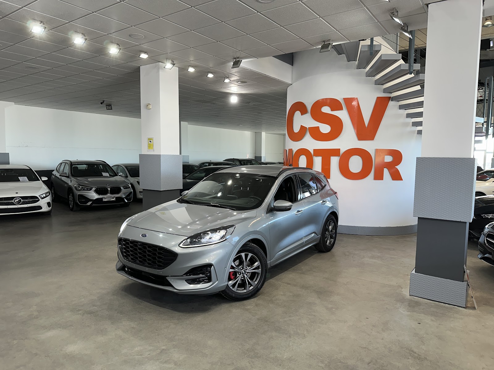 Foto 10 de Ford Kuga 2023 en venta en CSV Motor VALDEFUENTES · color Plata
