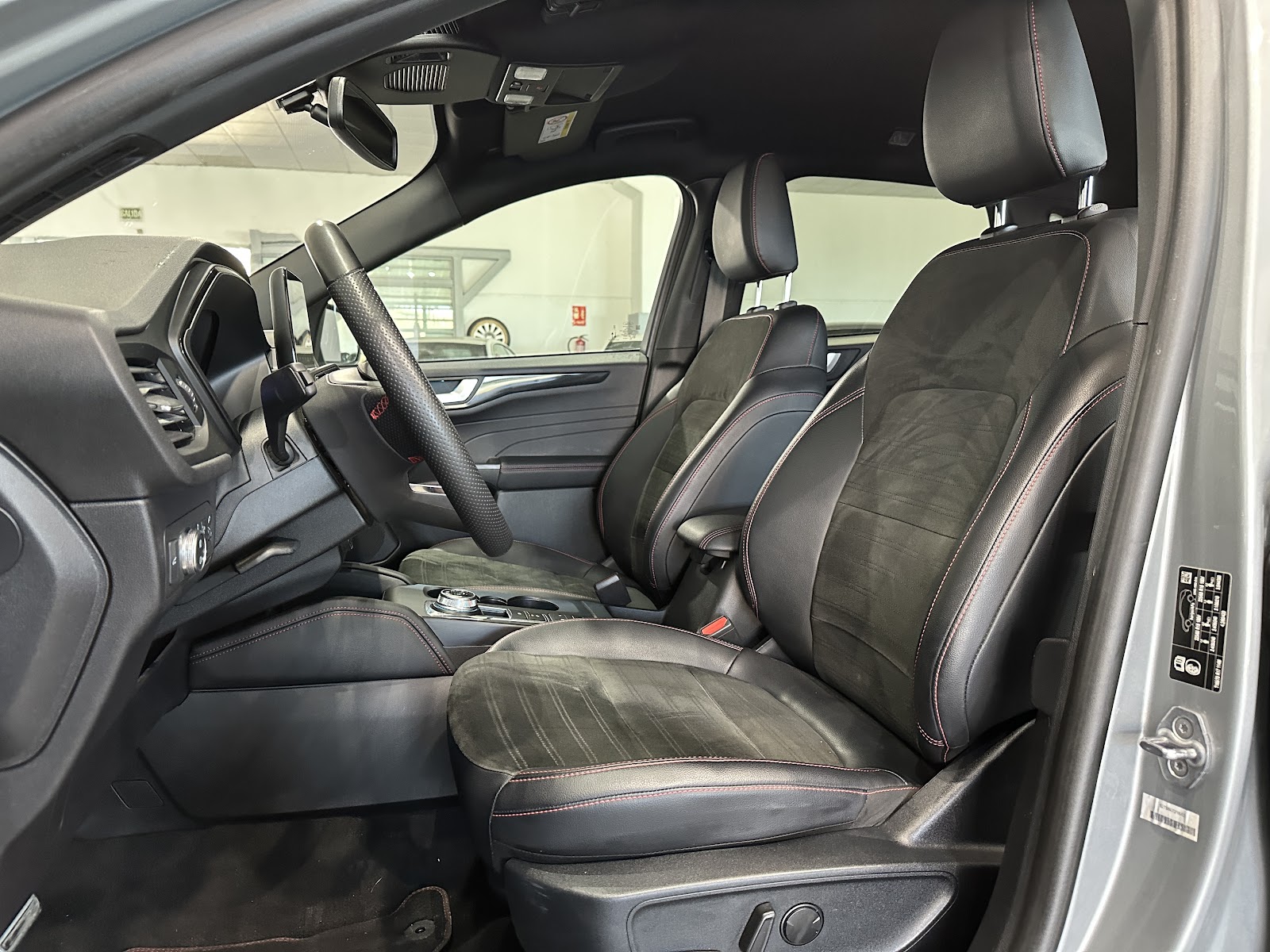 Foto 11 de FORD KUGA 2023 en venta en CSV Motor VALDEFUENTES
