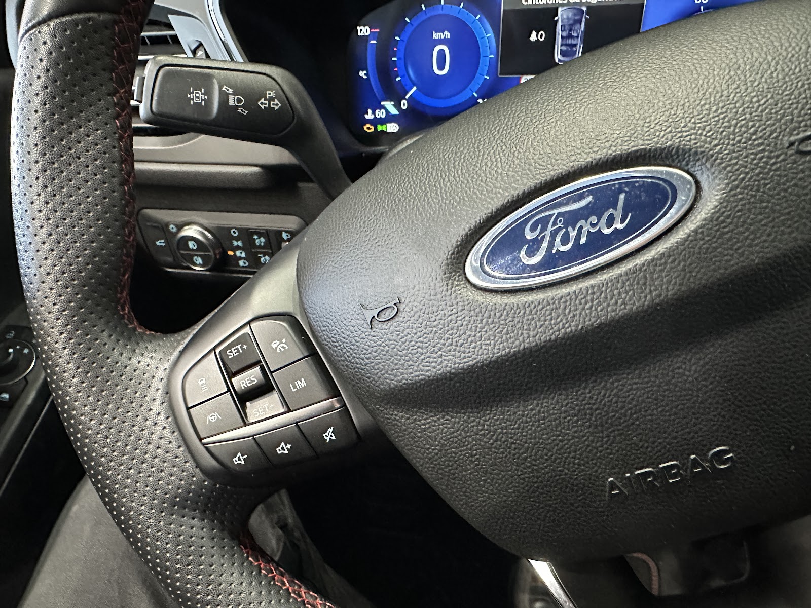 Foto 17 de FORD KUGA 2023 en venta en CSV Motor VALDEFUENTES