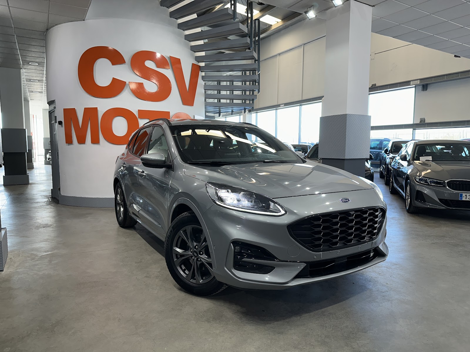 Foto 4 de FORD KUGA 2023 en venta en CSV Motor VALDEFUENTES