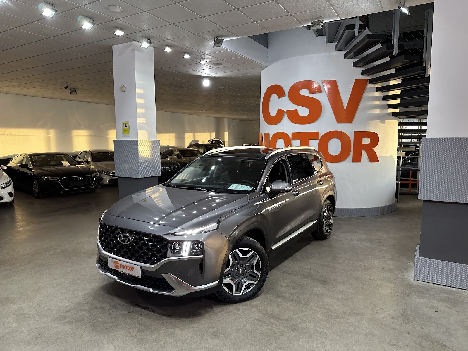 Foto 4 de Hyundai Santa Fe 2023 en venta en CSV Motor VALDEFUENTES · color Gris Metalizado