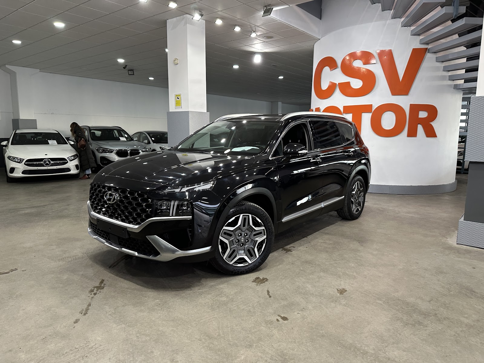 Foto 2 de HYUNDAI SANTA FE 2023 en venta en CSV Motor VALDEFUENTES