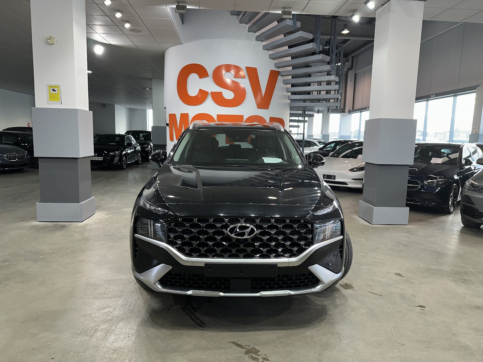Foto 3 de HYUNDAI SANTA FE 2023 en venta en CSV Motor VALDEFUENTES