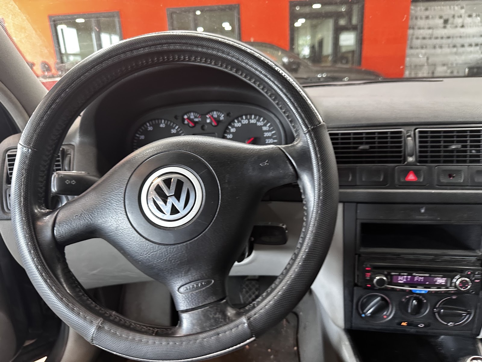 Foto 12 de VOLKSWAGEN GOLF 2000 en venta en CSV Motor VALDEFUENTES