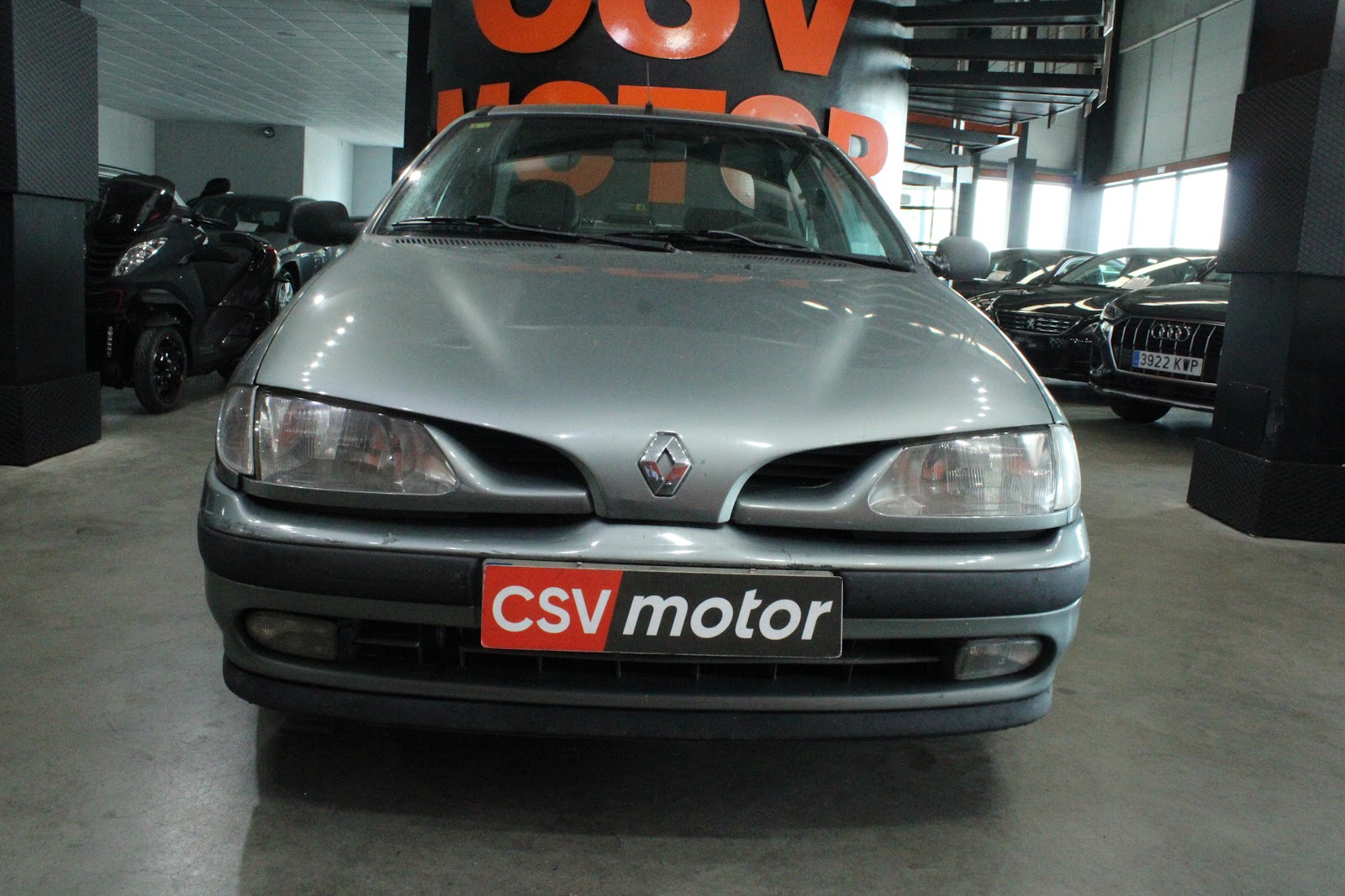 Foto 2 de RENAULT MEGANE 1997 en venta en CSV Motor VALDEFUENTES